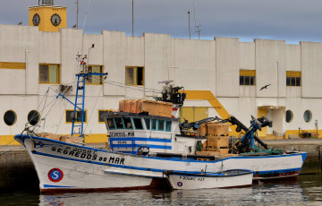 Картинка корабли разные+вместе шлюпка набережная причал рыболов