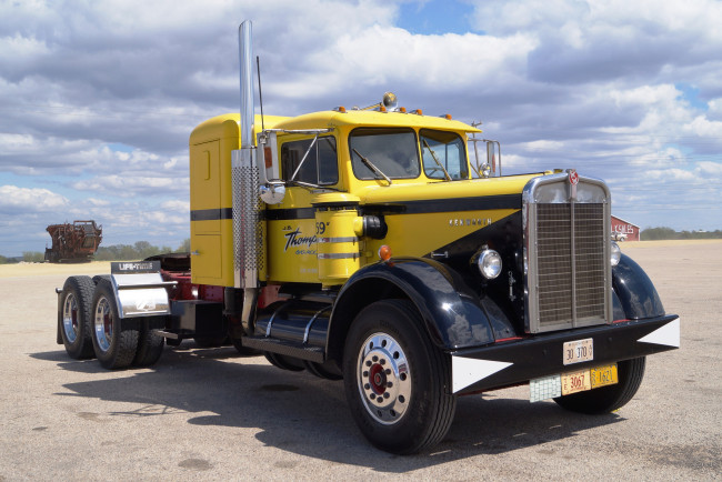 Обои картинки фото 1959 kenworth truck model 922, автомобили, kenworth , выставка, улица, автобусы, сша, truck, kenworth, company