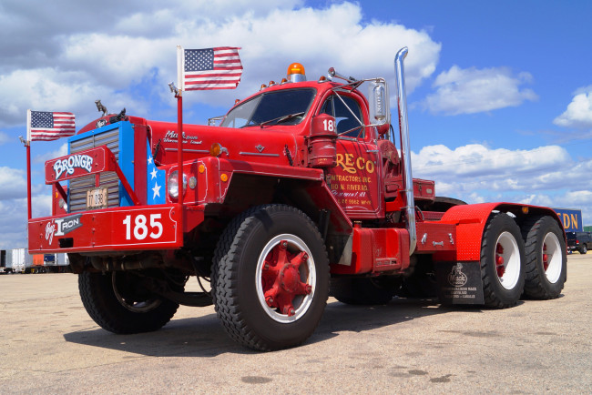 Обои картинки фото 1966 mack truck model b-815, автомобили, mack, trucks, inc, тяжелые, грузовики, сша