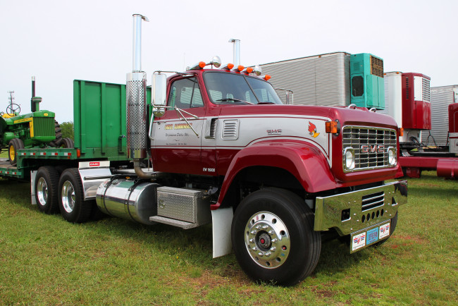 Обои картинки фото 1973 gmc truck model 9500, автомобили, gm-gmc, грузовик, прицеп, тяжёлый
