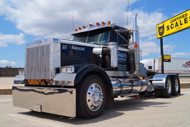 Обои картинки фото 1985 autocar truck, автомобили, autocar, седельный, грузовик, тяжёлый, тягач