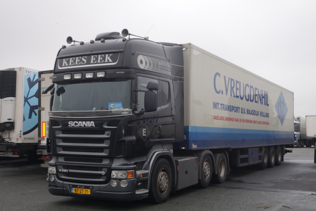 Обои картинки фото автомобили, scania , выставка, улица, тягач, грузовик, контейнеровоз