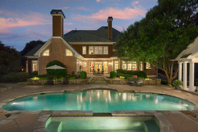 Обои картинки фото интерьер, бассейны,  открытые площадки, дом, улица, бассейн