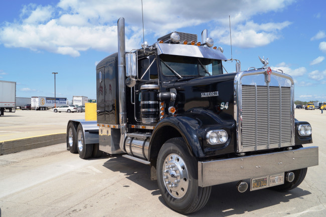 Обои картинки фото kenworth truck, автомобили, kenworth , выставка, улица, автобусы, сша, kenworth, truck, company