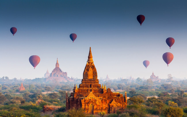 Обои картинки фото авиация, воздушные шары, старый, город, полет, солнце, лес, воздушные, шары, bagan, затерянный, дворец, храм, архитектура