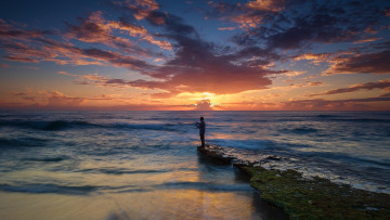 Картинка разное рыбалка +рыбаки +улов +снасти море облака закат