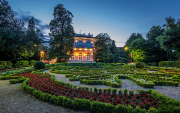 Картинка opatija города -+улицы +площади +набережные площадь клумба