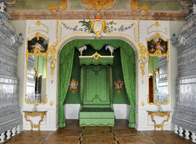 Обои картинки фото разное, рельефы,  статуи,  музейные экспонаты, спальня, комната