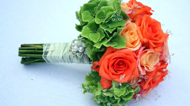 Обои картинки фото цветы, букеты,  композиции, розы, зелень