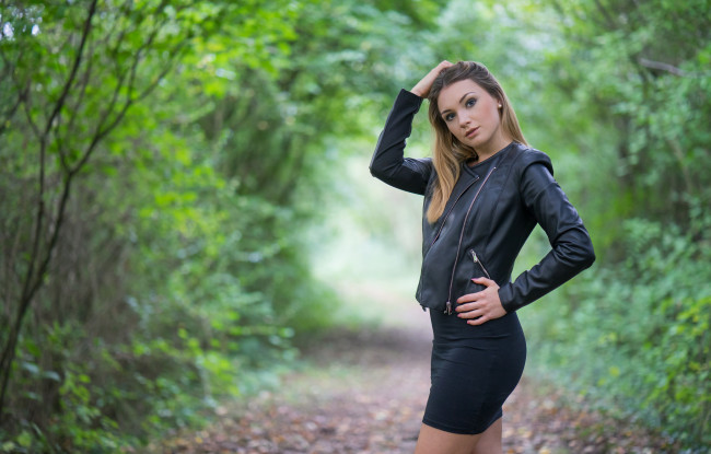 Обои картинки фото девушки, -unsort , брюнетки,  шатенки, взгляд, лицо