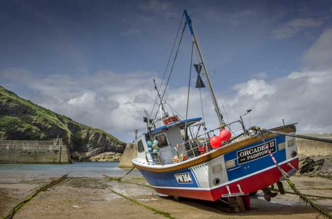 Обои картинки фото корабли, баркасы ,  буксиры, побережье