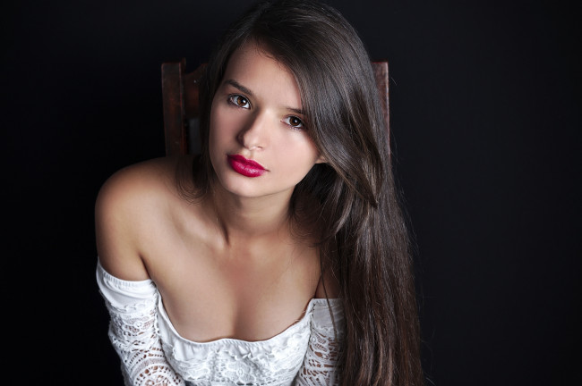 Обои картинки фото девушки, -unsort , брюнетки,  шатенки, взгляд, лицо