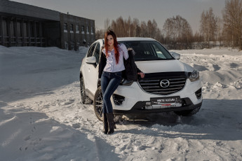 Картинка девушка+и+mazda+cx-5 автомобили -авто+с+девушками кроссовер зима девушка mazda cx5