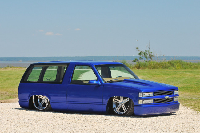 Обои картинки фото 2000-chevy-tahoe, автомобили, custom 3-5dr,  off-road, chevy