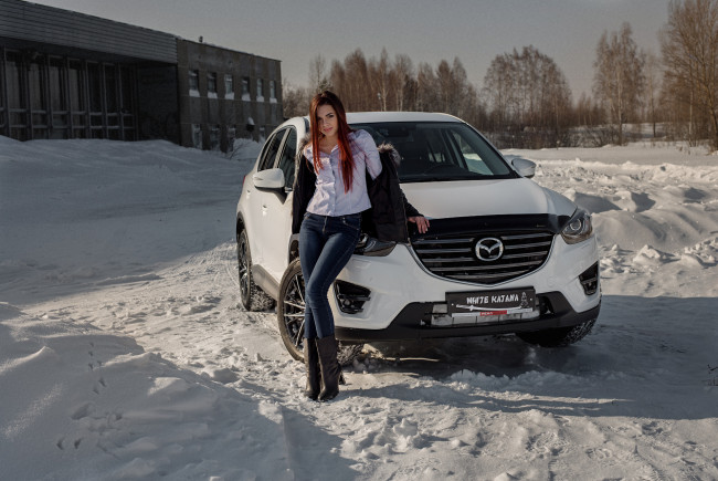 Обои картинки фото девушка и mazda cx-5, автомобили, -авто с девушками, кроссовер, зима, девушка, mazda, cx5