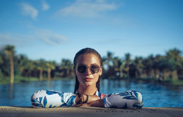 Картинка девушки -+лица +портреты девушка модель брюнетка красотка поза взгляд макияж сексуальная очки причёска флирт