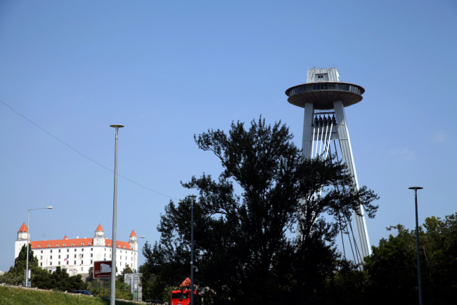 Обои картинки фото города, братислава , словакия, замок