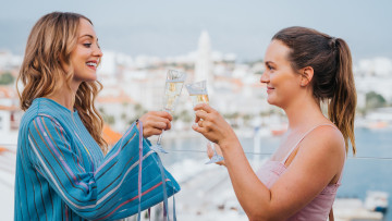 Картинка the+weekend+away+||+2022 кино+фильмы -unknown+ другое поездка на выходные кадры из фильма триллер драма криминал детектив christina wolfe leighton meester