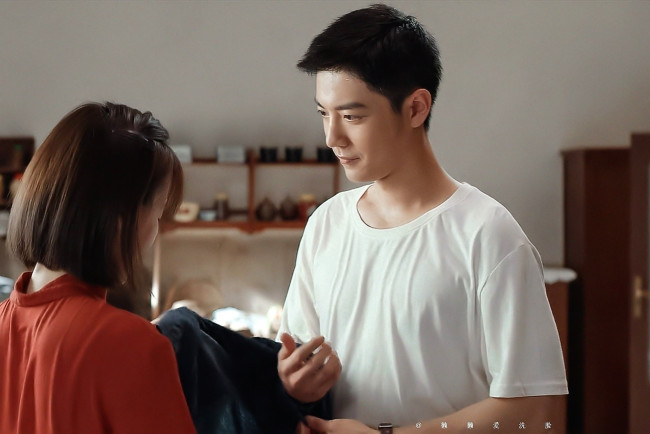 Обои картинки фото кино фильмы, ace troops, гу, ие, футболка, жена