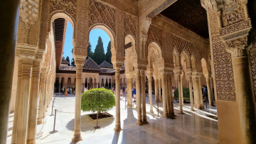 Картинка города гранада+ испания колонны