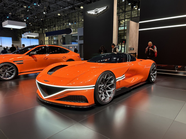 Обои картинки фото genesis x gran berlinetta concept,  2024 new york auto show, автомобили, выставки и уличные фото, genesis, x, gran, berlinetta, concept, oранжeвый, концепт, нью, йорк, автошoу, 2024, года