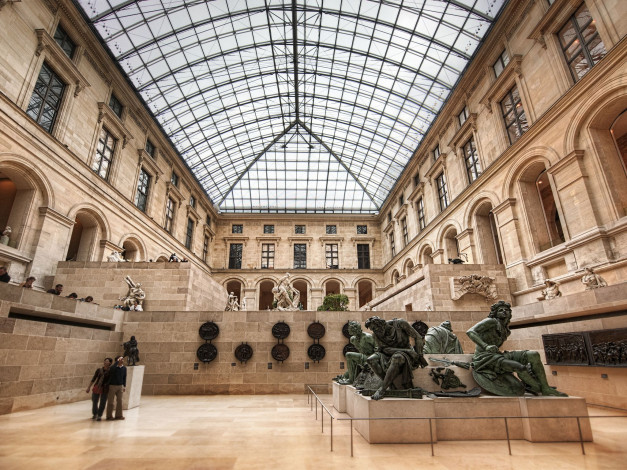 Обои картинки фото inside, the, louvre, museum, paris, разное, рельефы, статуи, музейные, экспонаты