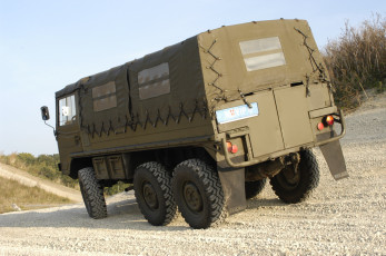 Картинка техника военная улыбка брюнетка