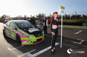 Картинка автомобили авто девушками розовый белый крупно