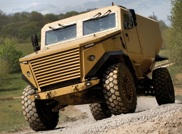 Обои картинки фото техника, военная, обнаженная, нога, кружевное, платье