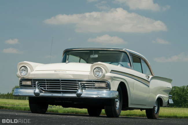 Обои картинки фото автомобили, ford, поляна, одуванчики, деревья