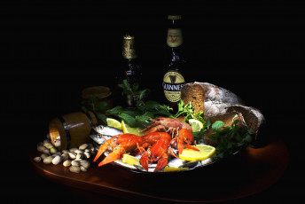 Картинка еда натюрморт лимон раки пиво хлеб фисташки