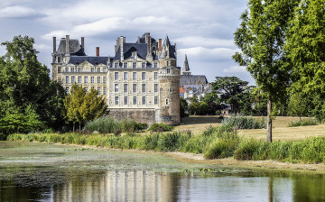 Картинка ch& 226 teau+brissac+quince& 769 города замки+франции замок парк