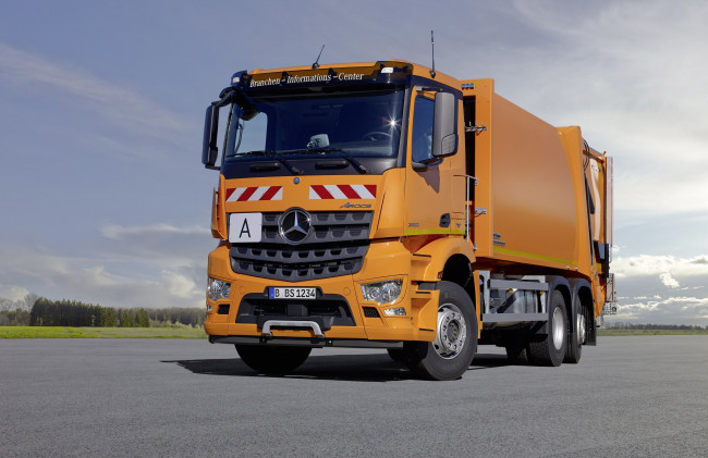 Обои картинки фото автомобили, мусоровозы, faun, 2533, arocs, mercedes-benz