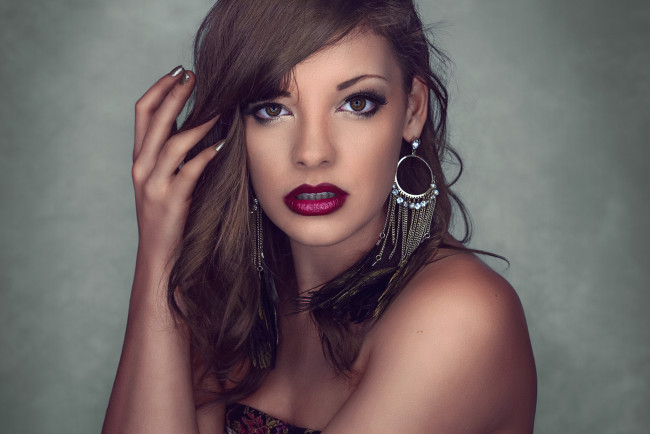 Обои картинки фото девушки, -unsort , брюнетки,  шатенки, взгляд, лицо