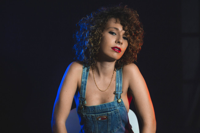 Обои картинки фото девушки, -unsort , брюнетки,  шатенки, взгляд, лицо