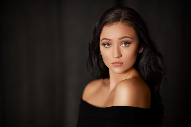 Обои картинки фото девушки, -unsort , брюнетки,  шатенки, взгляд, лицо