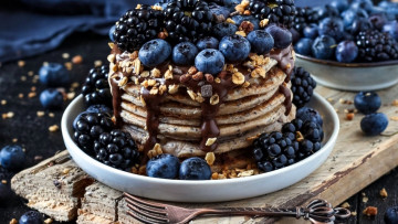 Картинка еда блины +оладьи орехи черника ежевика
