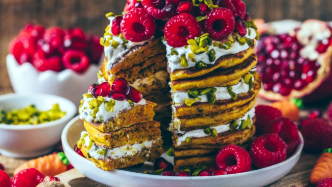 Обои картинки фото еда, блины,  оладьи, малина, торт, блинный