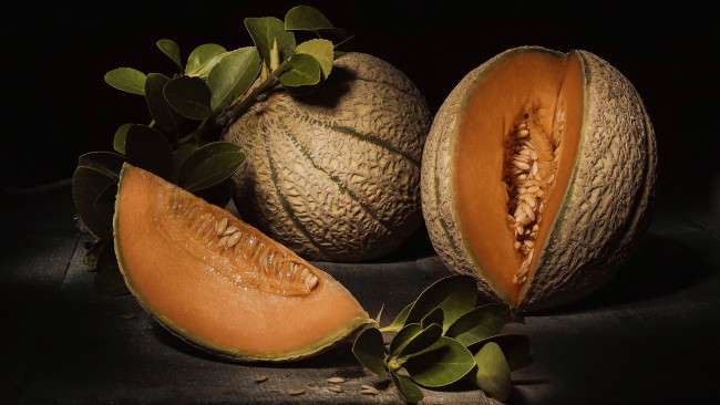 Обои картинки фото еда, дыня, листья