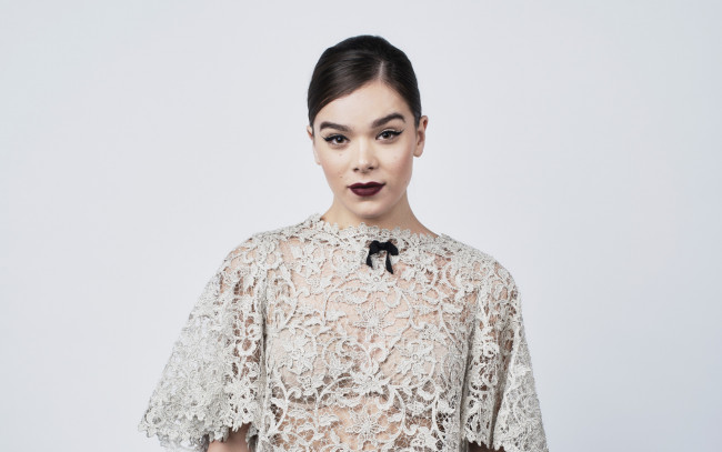 Обои картинки фото девушки, hailee steinfeld, актриса, брюнетка, кружева