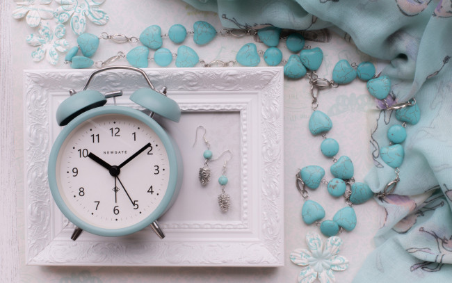 Обои картинки фото разное, украшения,  аксессуары,  веера, будильник, бусы, серьги