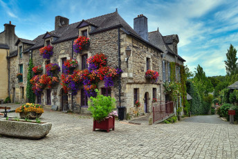 Картинка города -+здания +дома жилой дом цветники