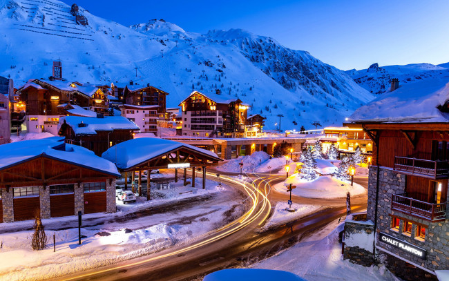 Обои картинки фото города, - огни ночного города, горы, дома, снег, огни, вечер
