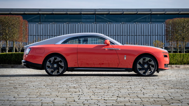 Обои картинки фото rolls-royce spectre escapism 2024, автомобили, rolls-royce, rolls, royce, spectre, escapism, рoллс, рoйс, премиум, класс, профиль