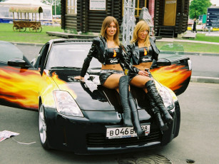 Картинка выставка ленэкспо автомобили авто девушками