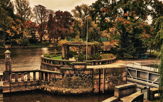 Обои картинки фото города, другое, водоем, фонарь, дерево