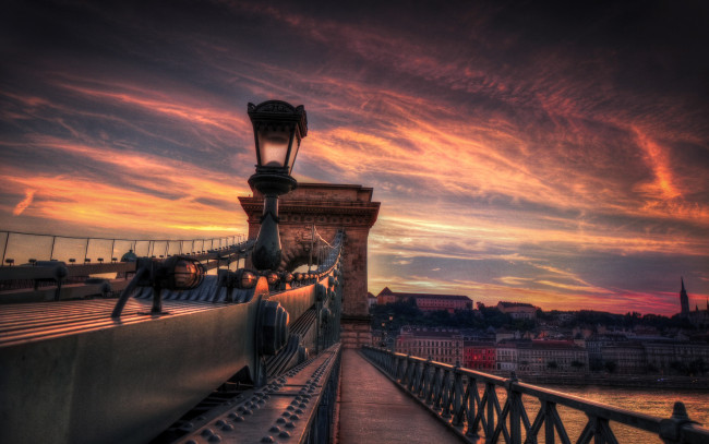 Обои картинки фото города, мосты, фонарь, облака