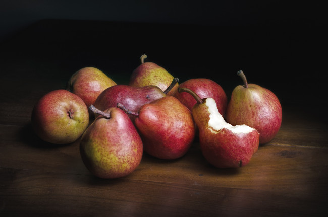 Обои картинки фото еда, груши, плоды