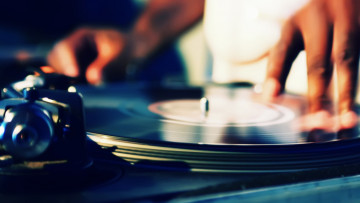 Картинка музыка -другое руки пластинка