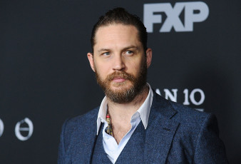 Картинка мужчины tom+hardy костюм борода актер